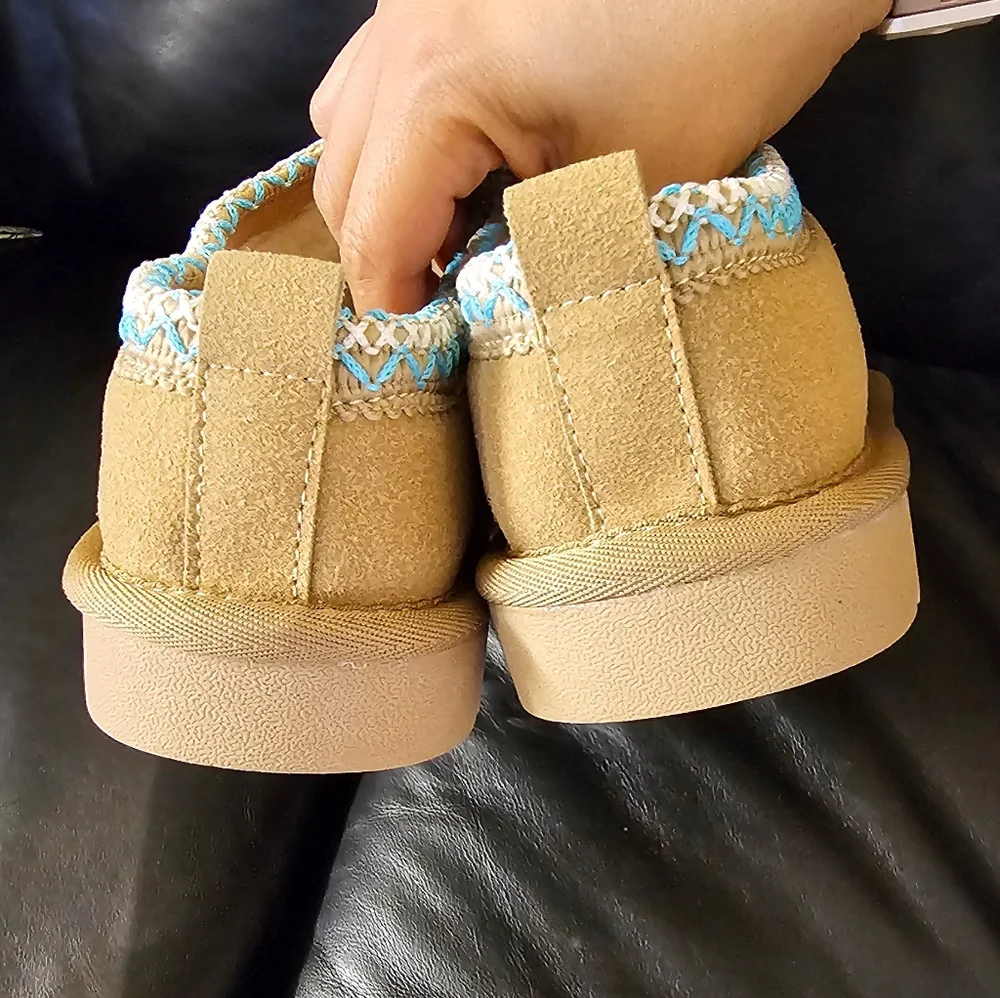 Tan Slip-On Sherpa Lined Slides with Teal Cross Stitch Trim Womens Size 8 NWOT - Picture 3 of 12